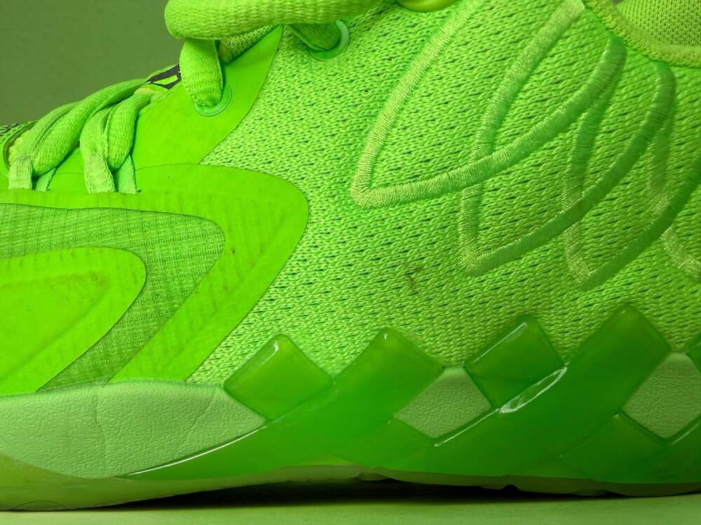 Puma MB.01 Lo LaMelo Ball Green Gecko Neon Volt Basketball Shoes Men’s Size 9 - Picture 10 of 11